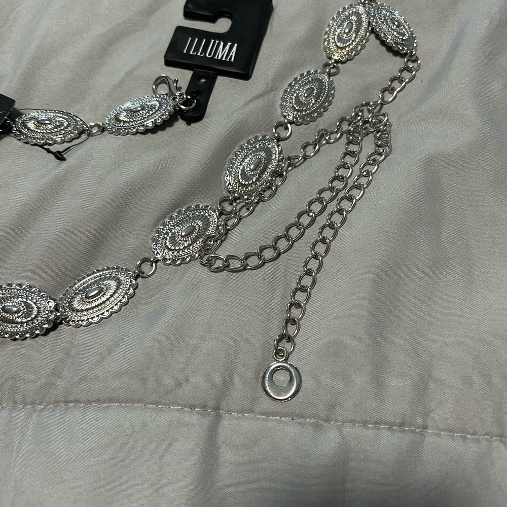 Illuma Women’s Silver Concho Statement Belt NWT - Picture 6 of 8